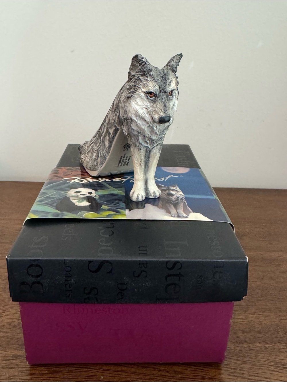 Just The Right Shoe Lone Wolf By Raine 25112 Miniature Figurine Grey High Heel